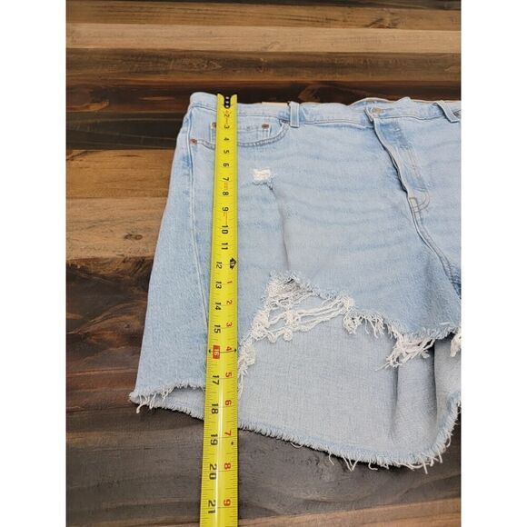 Levi's 501 Short High-Rise Fitted Thought The Hip Distressed Button Fly Size 22W - Picture 8 of 12